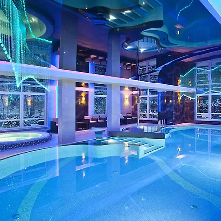 Kristina & Nocleg ze śniadaniem 4*