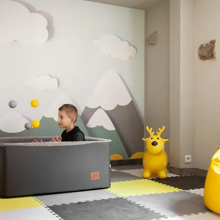 Kristina & Nocleg ze śniadaniem 4*