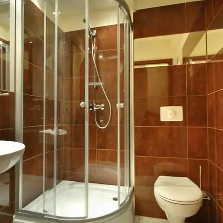 Kristina & Nocleg ze śniadaniem 4*